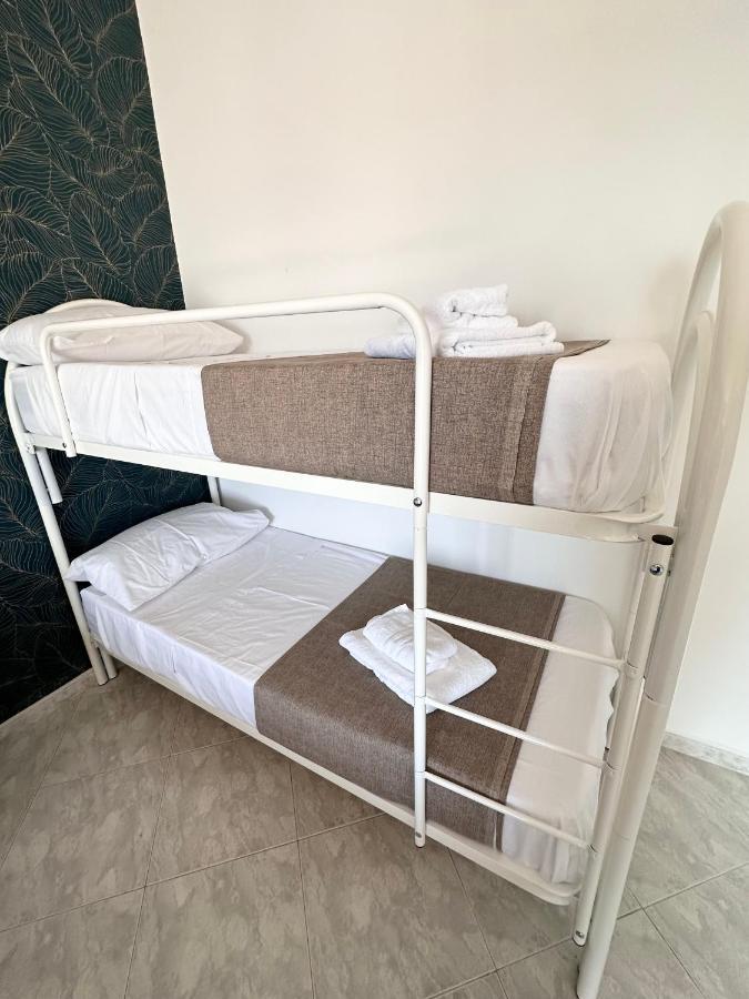 Airport Seaview Rooms Наполи Екстериор снимка